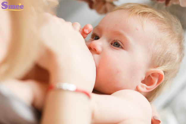 Sữa mẹ giúp tăng cường sức đề kháng cho trẻ sơ sinh