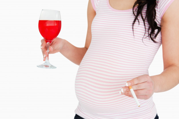 Thuốc lá, rượu bia không tốt cho cả mẹ và bé